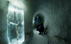 IStunnel i Juvfonne, som også¨er brukt til brearkeologiske forskningsprosjekter