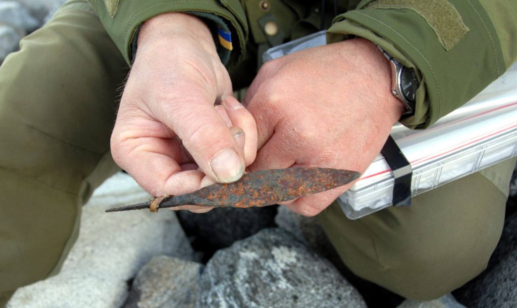 An iron arrowhead from the Viking Age, found with an arrowshaft during the 2007 survey at the Lauvhøe ice patch.
