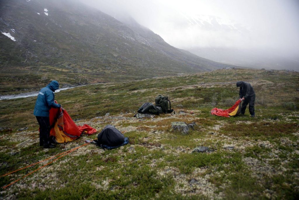 Reidar and Lars setting up the tents in the rain. 