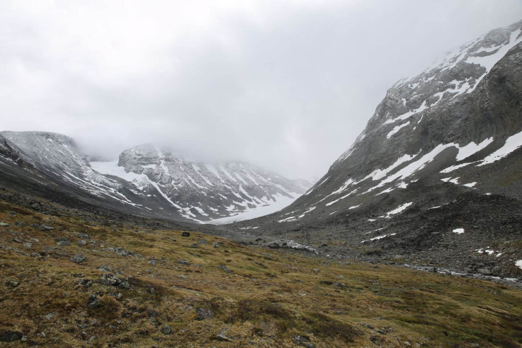 Approaching the Hellstugubrean glacier. Where the vegetation ends and the scree begins marks the maximum extent of the glacier during the Little Ice Age (c. AD 1750). The glacier has retreated 1.3 km since then, and thinned.
