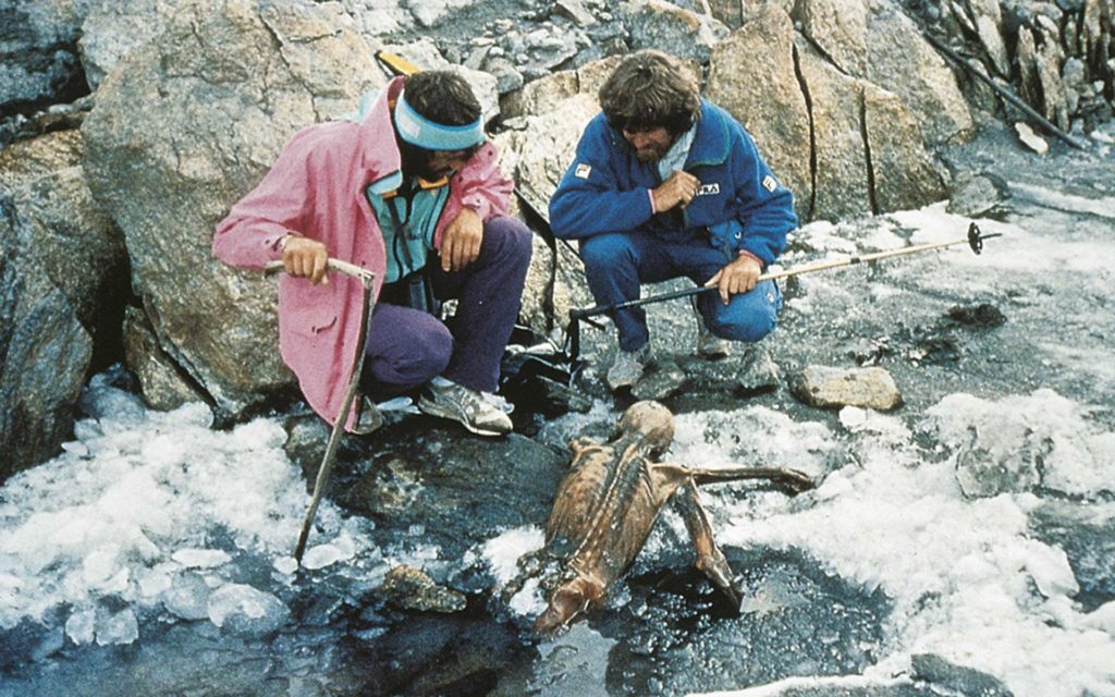 Reinhold Messner (right) looking at Ötzi