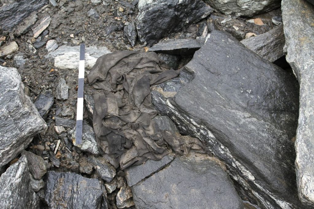 The Lendbreen tunic as it was found.