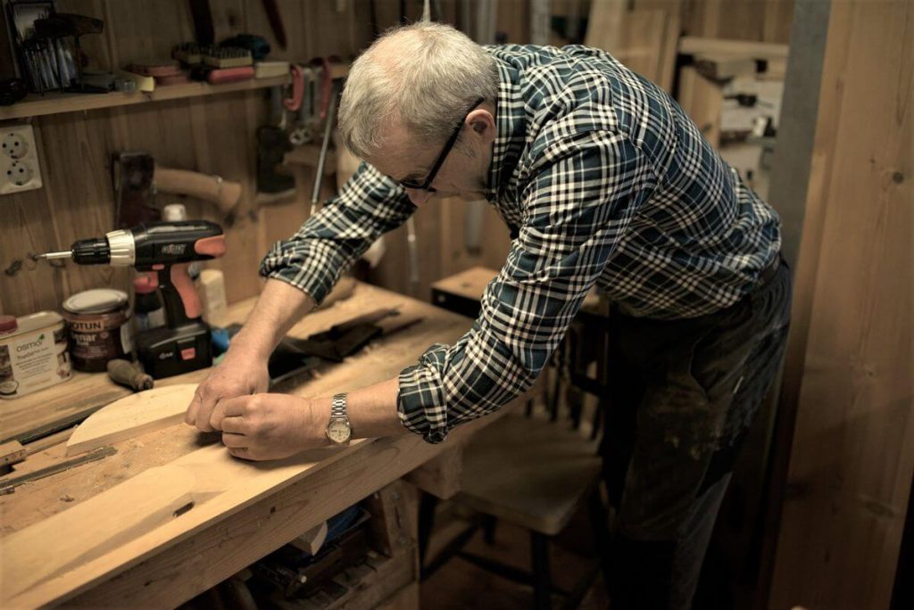 Reidar working on a copy of the Digervarden ski