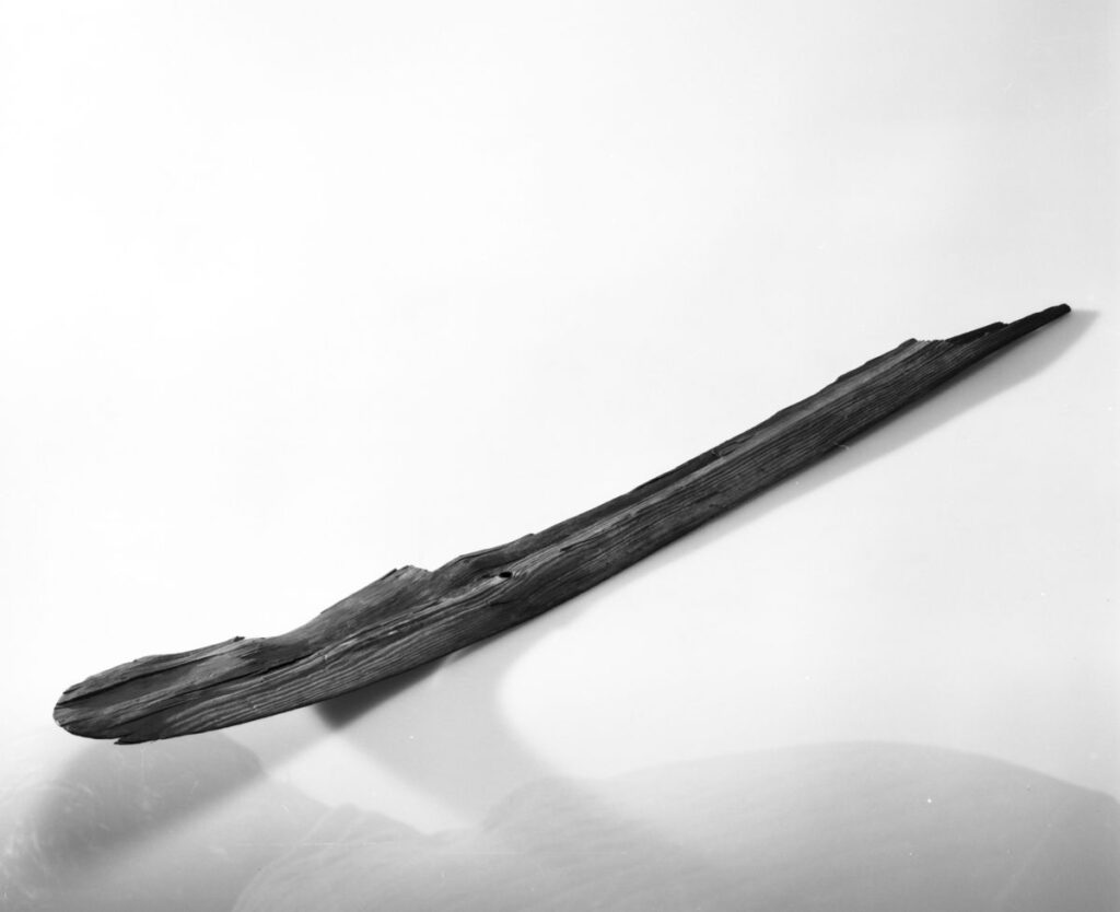 Part of an Iron Age ski found at Søre Dalfonn ice patch.