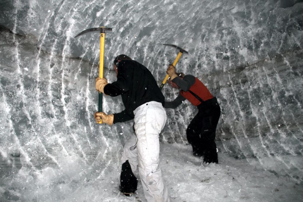 Cutting the ice tunnel in Juvfonne, a milestone in our outreach effort.