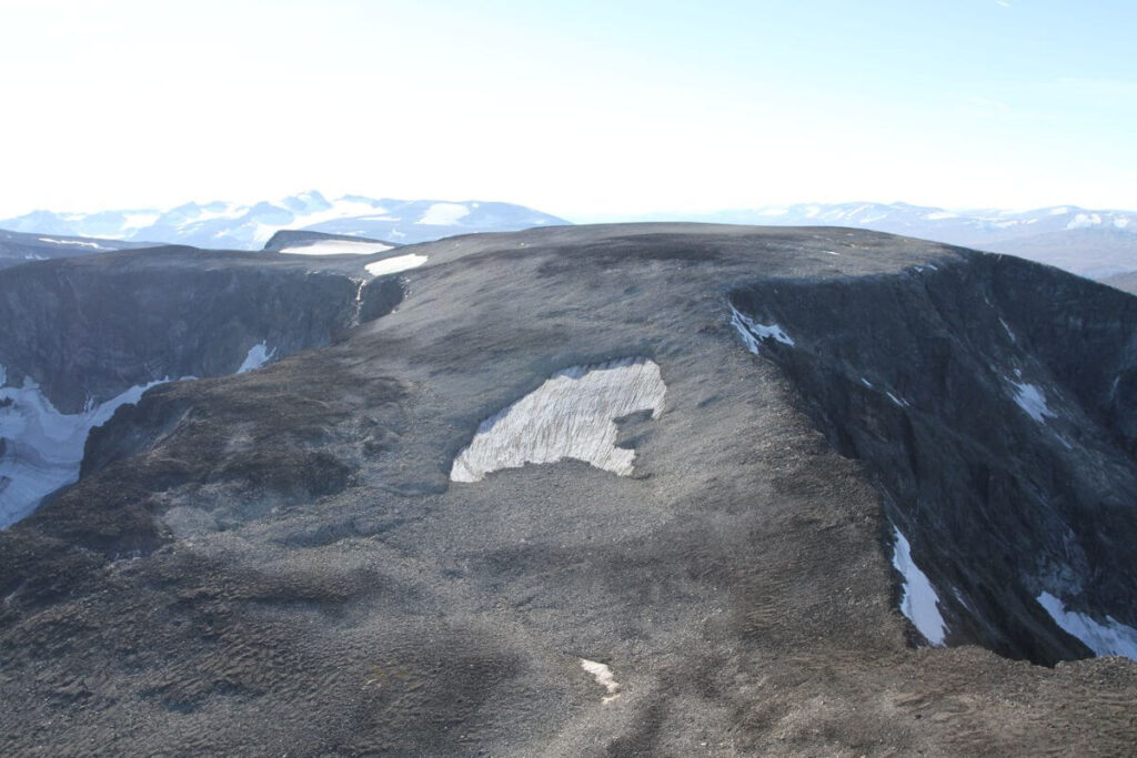 The Trollsteinhøe Ice Patch seen from the air.